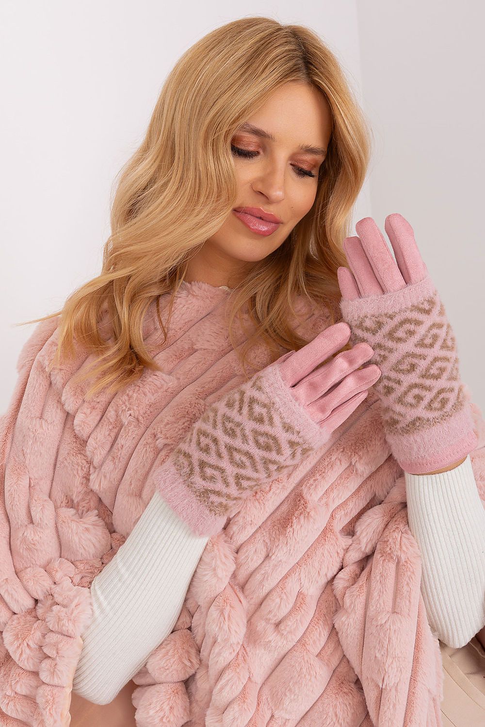  Handschuhe model 190818 Wool Fashion Italia 