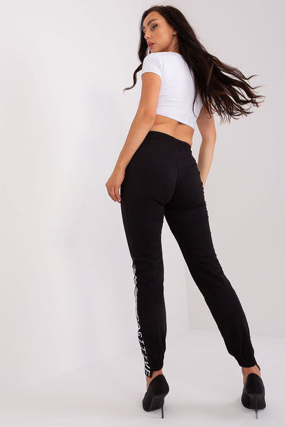  Sportanzug Hosen model 211745 Relevance 
